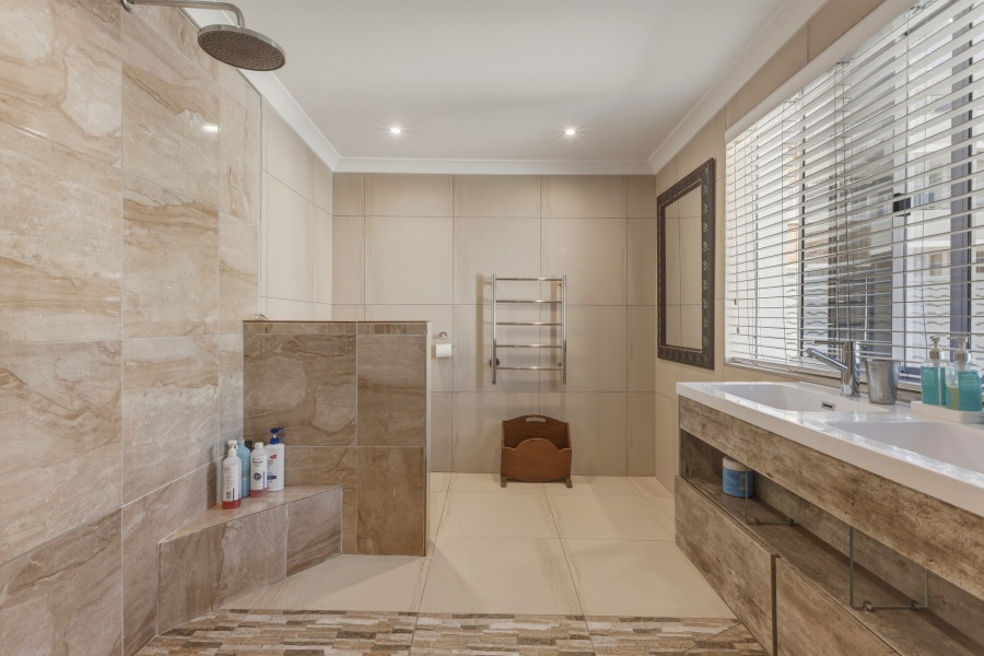 4 Bedroom Property for Sale in Vredehoek Western Cape
